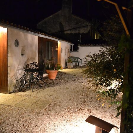 Le Moulin De Lusseau Bed & Breakfast Chef-Boutonne ห้อง รูปภาพ