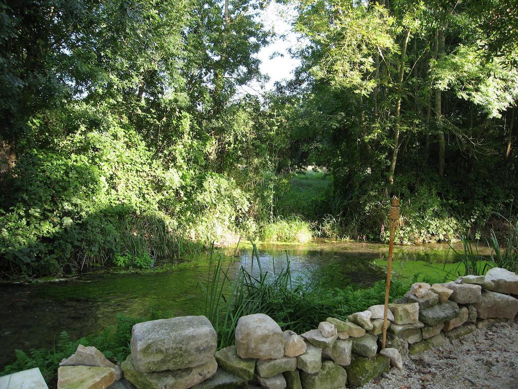 Le Moulin De Lusseau Bed & Breakfast Chef-Boutonne ภายนอก รูปภาพ