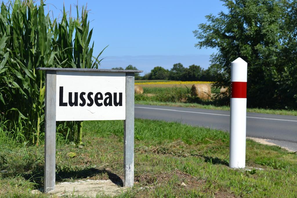 Le Moulin De Lusseau Bed & Breakfast Chef-Boutonne ภายนอก รูปภาพ