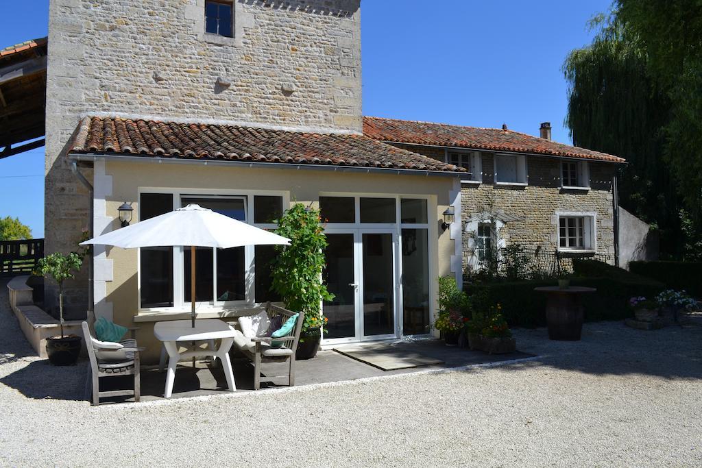 Le Moulin De Lusseau Bed & Breakfast Chef-Boutonne ภายนอก รูปภาพ