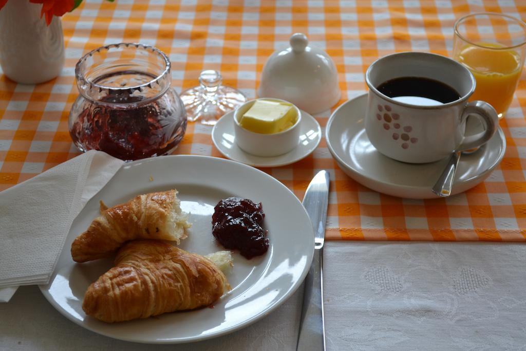 Le Moulin De Lusseau Bed & Breakfast Chef-Boutonne ภายนอก รูปภาพ