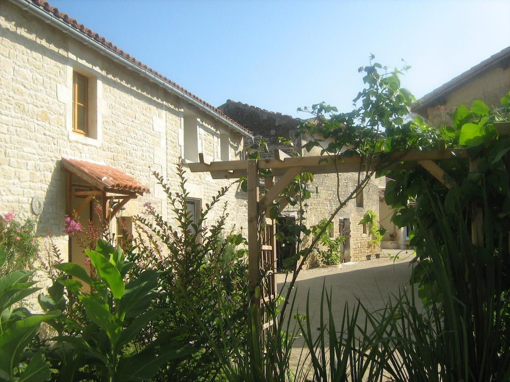 Le Moulin De Lusseau Bed & Breakfast Chef-Boutonne ห้อง รูปภาพ