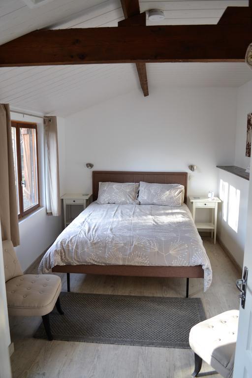 Le Moulin De Lusseau Bed & Breakfast Chef-Boutonne ภายนอก รูปภาพ