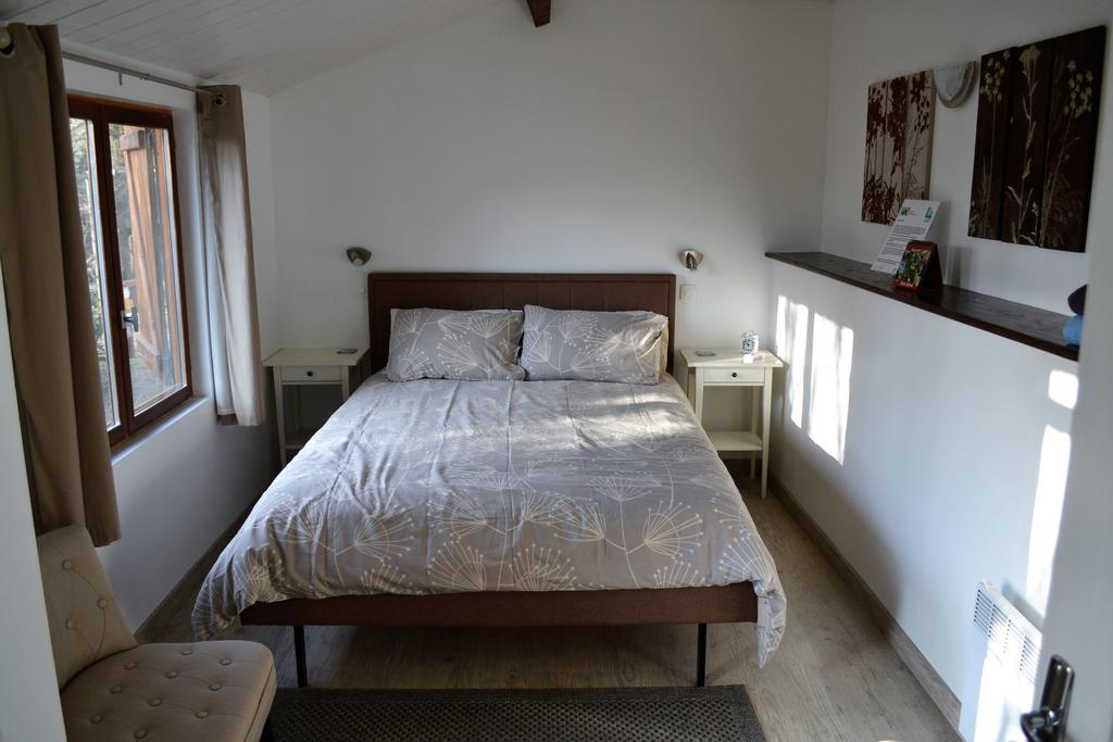 Le Moulin De Lusseau Bed & Breakfast Chef-Boutonne ภายนอก รูปภาพ